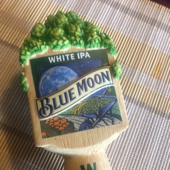Blue moon beer tap White IPA - very cool 11” with great fetal; hard resin - Picture 1 of 3